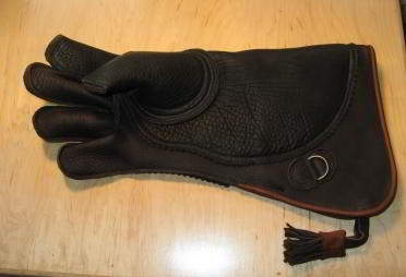 NORWEGIAN EAGLE & RED TAIL GAUNTLET, RIGHT HAND