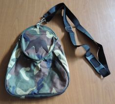 Traditional two sided hawking bag in camo color.