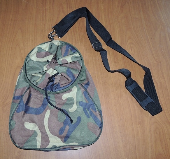 Traditional two sided hawking bag in camo color.