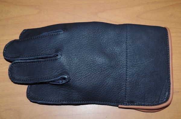 A NEW SHORT CUFF BLACK SINGLE THICK ELK GLOVE 10 INCH LONG