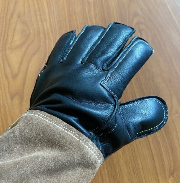 Heavy Weight Raptor and animal handling gloves, 24 inch long. Kevlar lined for more protection. Comes in pairs only. - Image 2