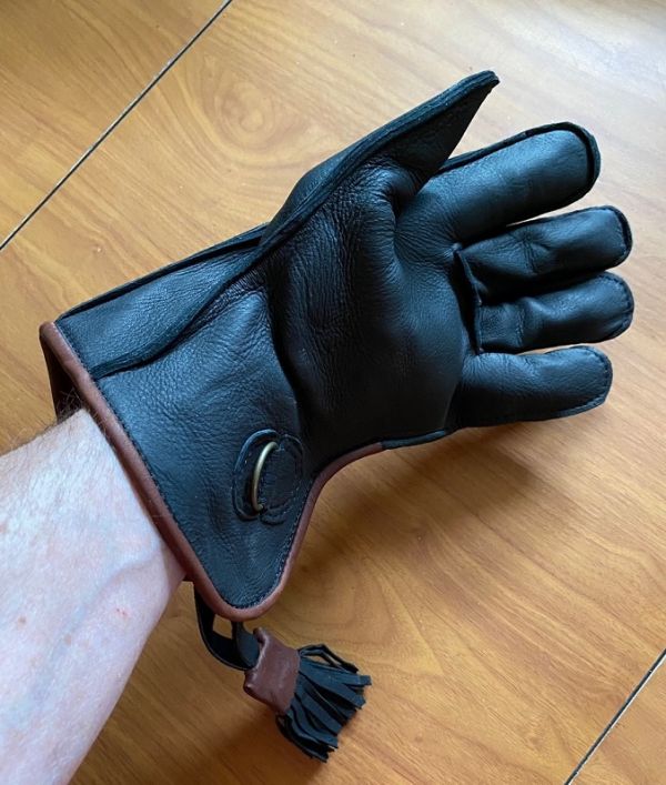 GAME HAWKER SHORT CUFF DOUBLE THICK HAWKING GLOVE 11 INCH LONG BLACK ELK. Excellent glove for smaller falcons up to Male Harris hawk size birds - Image 3